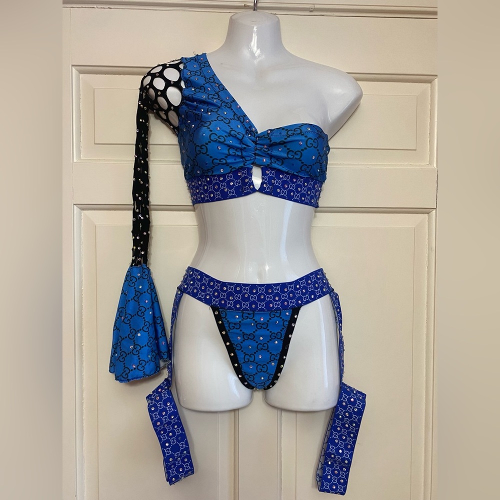 Exotic Dance Attire - Picture 1 of 6